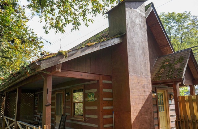 SPECIAL *Sept. 13th- Oct. 4th 20% off* Ol'Smoky Log Cabin on the River Unit 1