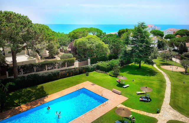 Spectacular sea view, beach 5 min walk. POOL -TENNIS -CONCIERGE