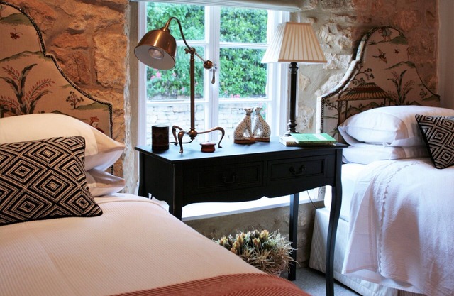 Spectacular 3 double bedroom Cotswold stone cottage with original Inglenook fire