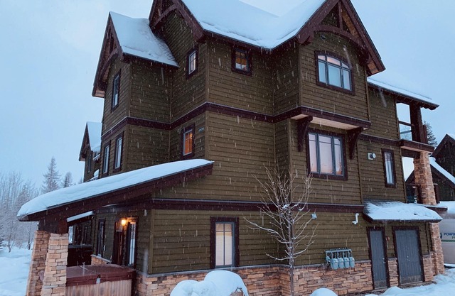 Spectacular 4 BDRoom Creekside Condo at RED Mountain
