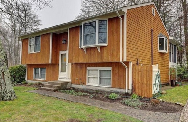 Spectacular 4BR/2 BA Bonnet Shores Beach Home W/Beach Access