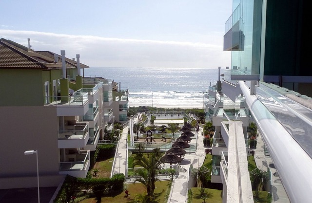 SPECTACULAR APARTMENT IN THE RESIDENTIAL WATERS SANTINHO CONDOMINIUM!