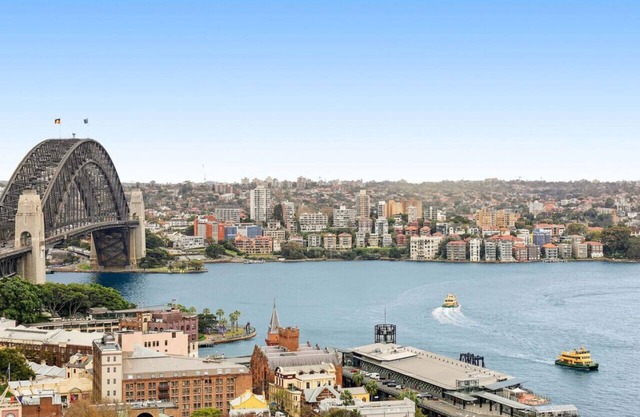 Spectacular Apartment with Harbour Bridge Views!