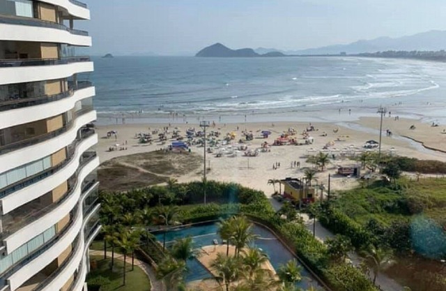 Spectacular apartment right on the sand