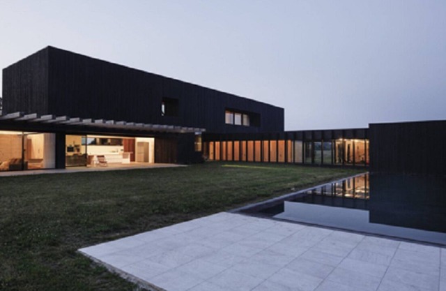 Spectacular architect's house with wonderful views of the meadows of Cantabria.