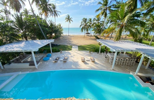 Spectacular BEACHFRONT luxury Villa with private pool, Jacuzzi chef, full staff
