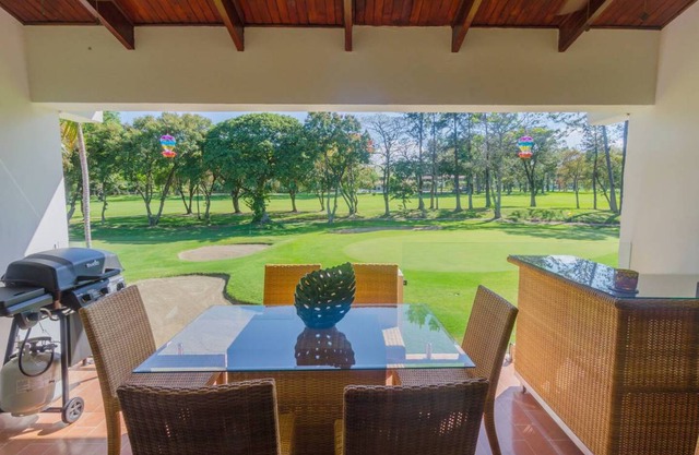 Spectacular Golf course views. Gated. Quiet. 15 min to SJO Airport