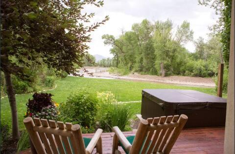 Spectacular Driggs Townhome with Hot Tub