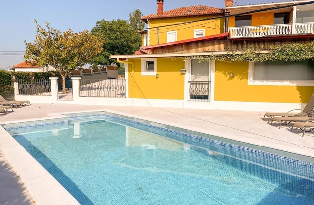 Spectacular house with pool and garden