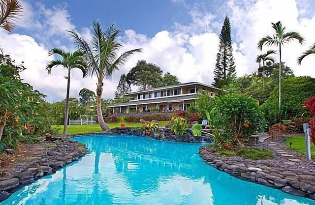 Spectacular Estate 5 Acres, 2 Pools, Billiards Family Reunion Ocean View