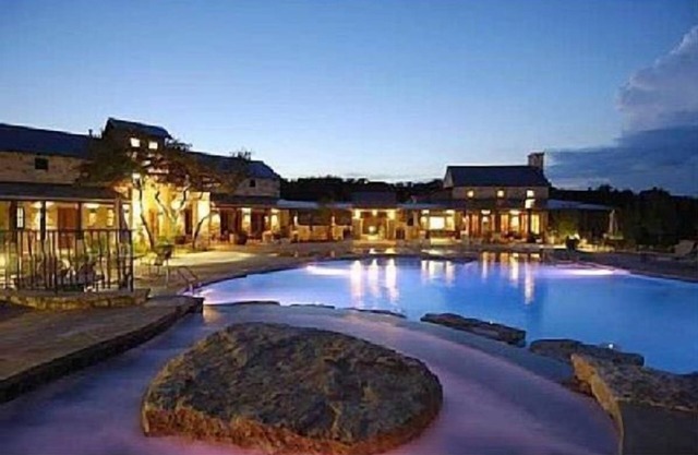 Spectacular Lake Travis Views! Resort Lifestyle, 4 Pools, Grill, Gym, Trails
