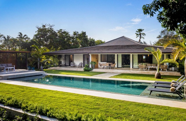 Spectacular new villa 2 minutes walking distance to Minitas Beach