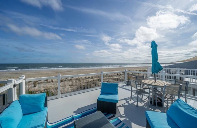 Spectacular Ocean Views, Beach Front Home
