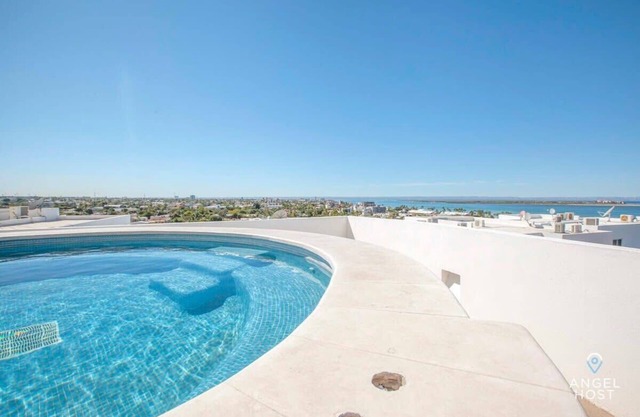 Spectacular Ocean View Condo| Wi-Fi | Pool Onsite!