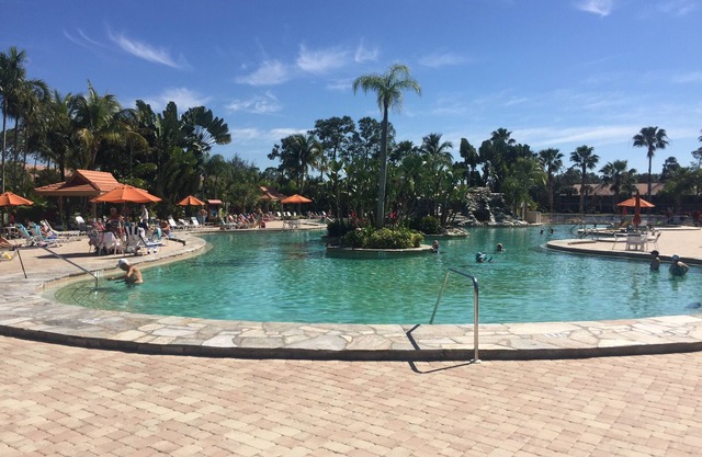 SPECTACULAR POOL & LAKE VIEW FROM CONDO. Peaceful Naples DEC & JAN available