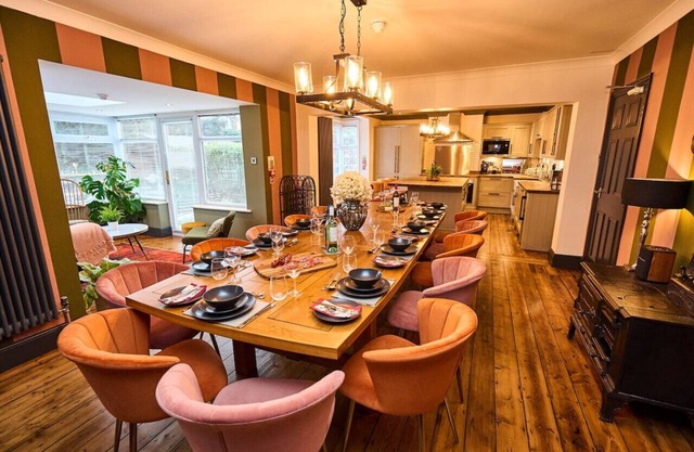 Spectacular Retreat: Sumptuous Interiors & Garden