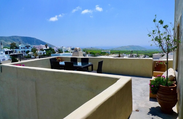 Spectacular Santorini villa- Car Rental included- Private & Spacious