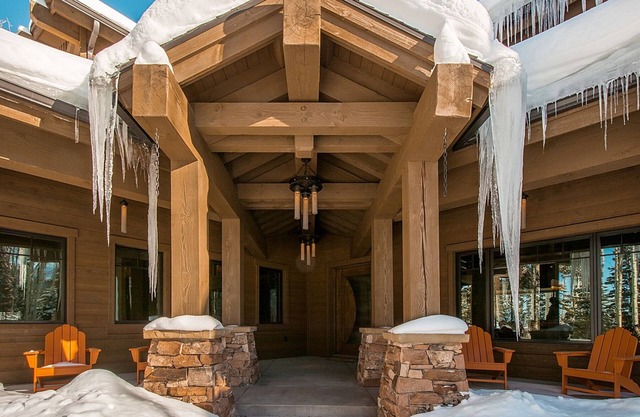 SPECTACULAR SKI-IN/OUT HOME - 7 BDRMS, HOT TUB, SAUNA, THEATRE, GAME ROOM