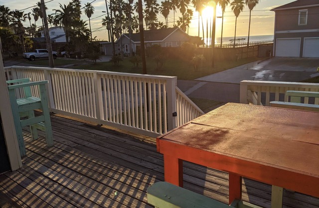 Spectacular Sunset and Bay Views! Spacious 4bed/2bath in a quiet neighborhood!