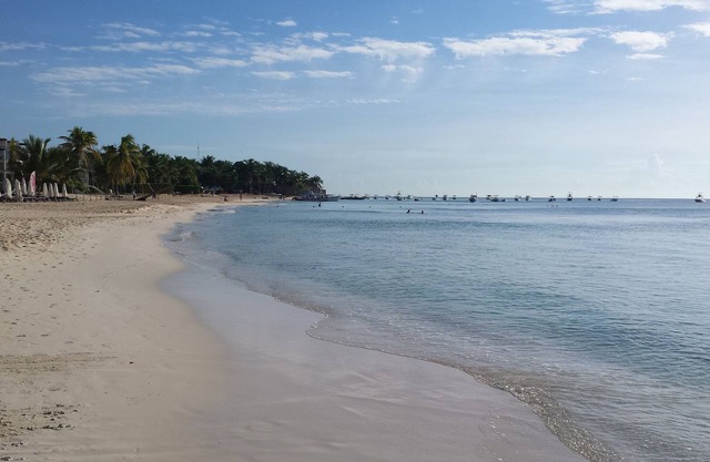 Spectacular two level penthouse 850' to the beach and 1.5 blocks to 5th Ave.