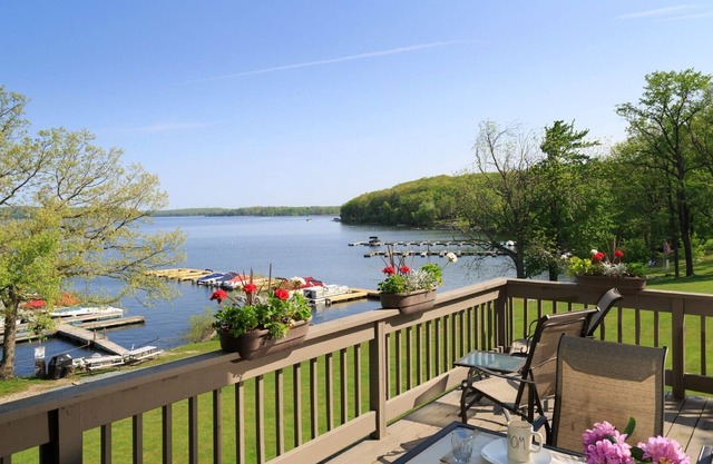 Spectacular View Luxury Lakefront Vacation Home on Lake Wallenpaupack