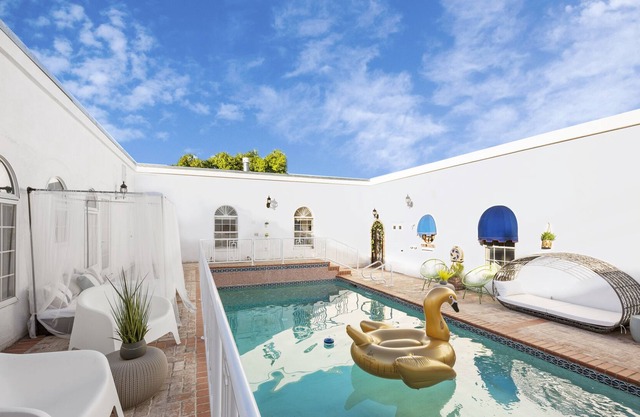 Spectacular Villa Resort, 5 min. from the Strip