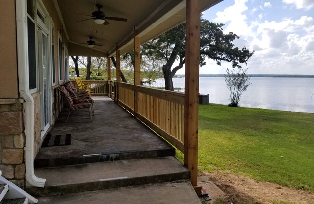 Spectacular Waterfront Lake House 8 Miles NW of Downtown Fort Worth!