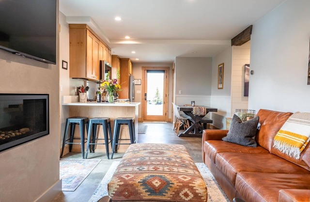 Spellbound Cottage/Dog Friendly Perfection on the Mtn. W/Hot Tub & Views!