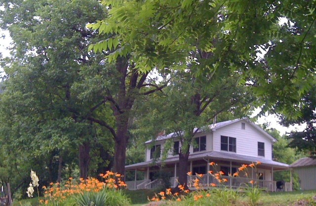 Spence Cove River Farmhouse ~ Fish, Swim, Tube, Kayak! WiFi, Hiking Trails