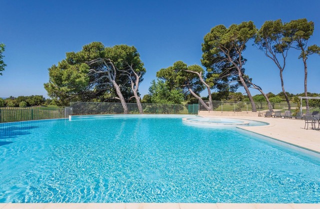 Spend a wonderful vacation in this inviting vacation apartment with pool access.
