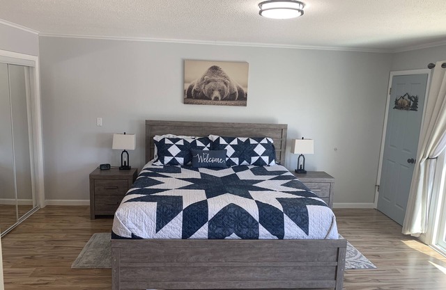 Spend your leaf season vacation at this Beech Mountain Condo near the Ski Resort