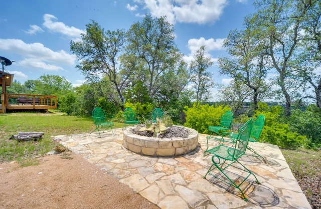 Spicewood Ranch Cabin w/Deck, Barn Access!