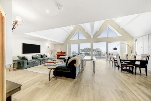 Spindrift - stunning beachfront residence