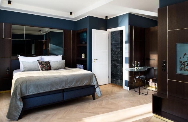 Spinoza Suites