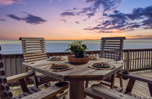 Splash Spacious 3BD 3bath Beachfront! Steps to Beach!