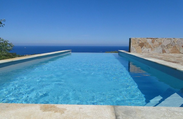 Splendid Villa of 140m² with infinity pool and 180 ° full sea view