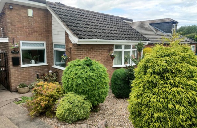 Split Level Bungalow - Sleeps4 - Close to walks