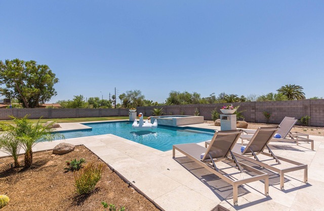 Sport & Splash - Pickle Ball - Sports Court -pool & Spa