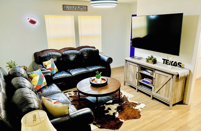 Sports Themed 3-Bedroom Home in Arlington near AT & T Stadium & Other Sports