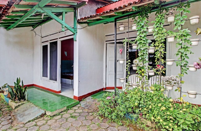 SPOT ON 92791 4 Saudara Hotel
