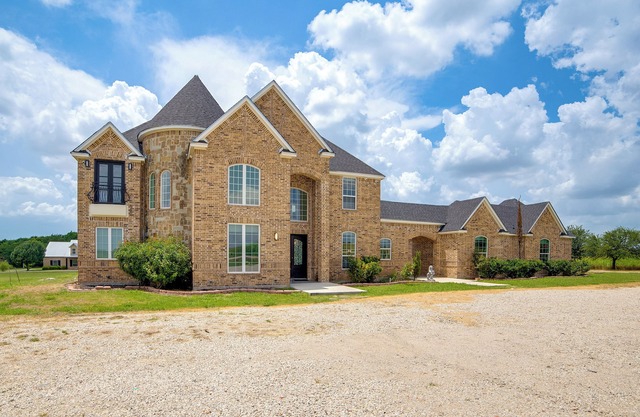 Sprawling Countryside Home in Dallas Area