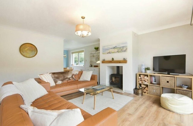 SPUGGIES REST, pet friendly, with open fire in Embleton