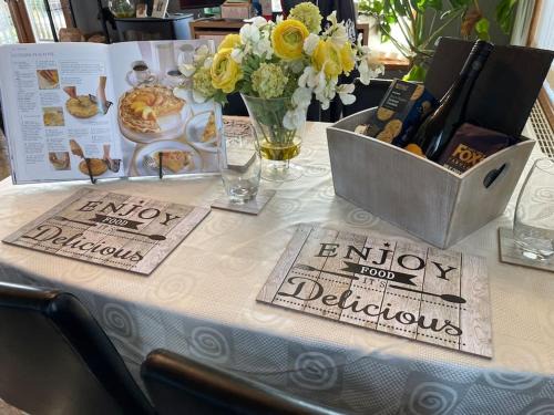 Squirrel Lodge Slps 4 - Close to York - Parking