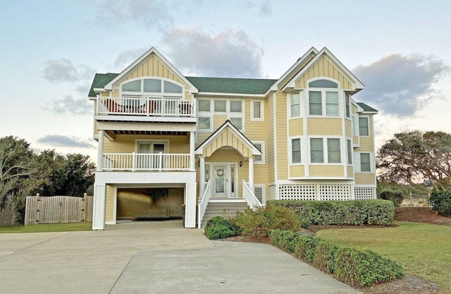 SS93- Semi-Oceanfront Home with 7 BRs and beautiful ocean views!