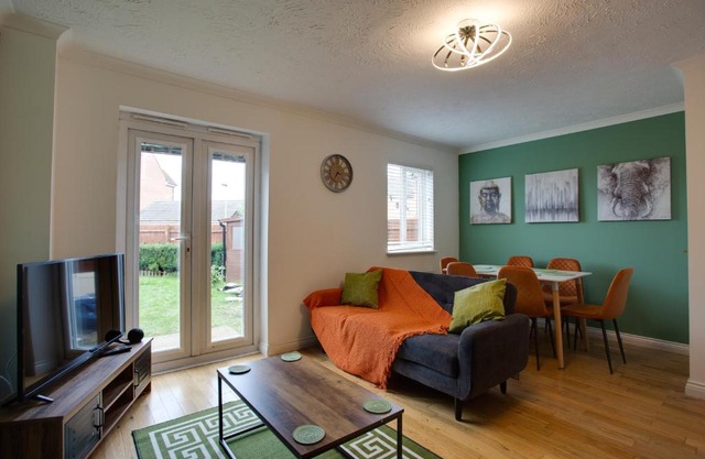 ST AUSTELL - Spacious Home, High Speed Wi-Fi, Free Parking, Garden