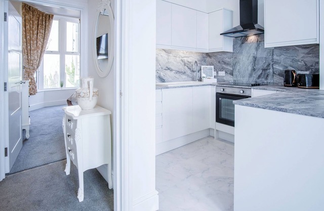 St Catherine's View - 2 Bedroom - Panorama - Tenby