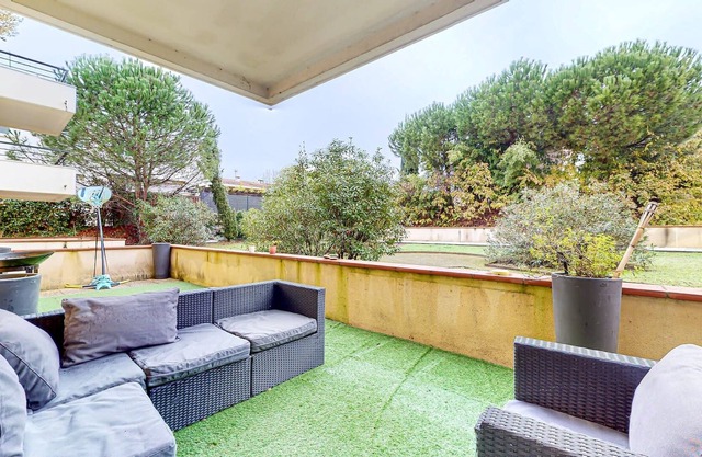 ST EXUPERY · Terrasse privée - parking - bus