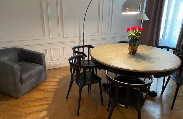 St Germain des Prés : 2 bedrooms apartment, sleep : 6, elevator, 1 bathroom/WC