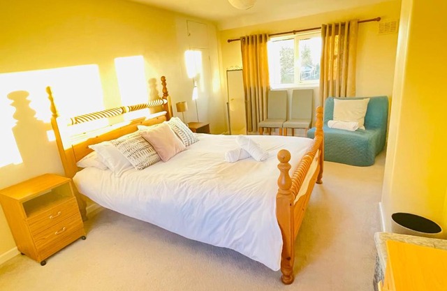 St Ives, King Bed Cosy home, parking, fast Wi Fi