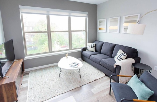 St. Louis | Designer 2BD/2BA Forest Park Apartment